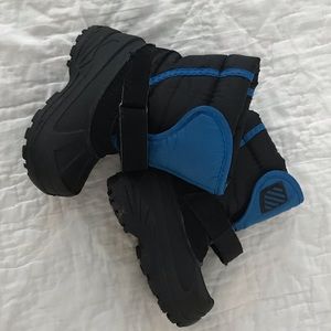 Infant blue snow boots. Sz 5